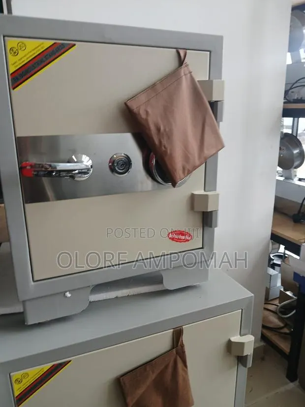 Fire Resistant Money Safe · Photo 1