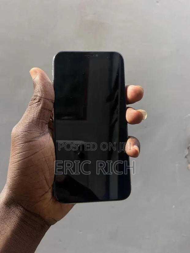 Apple iPhone X 64 GB White · Photo 1