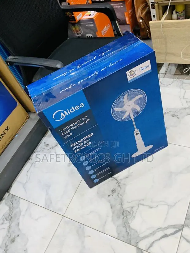 Correct Best Midea 18-Inch Rechargeable White Standing Fan · Photo 1