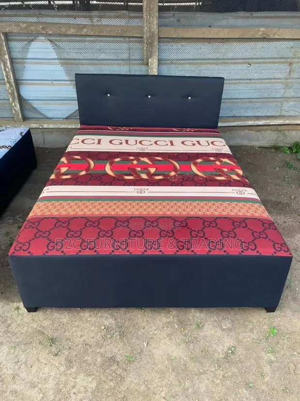 Inbuilt Double Bed · Photo 1