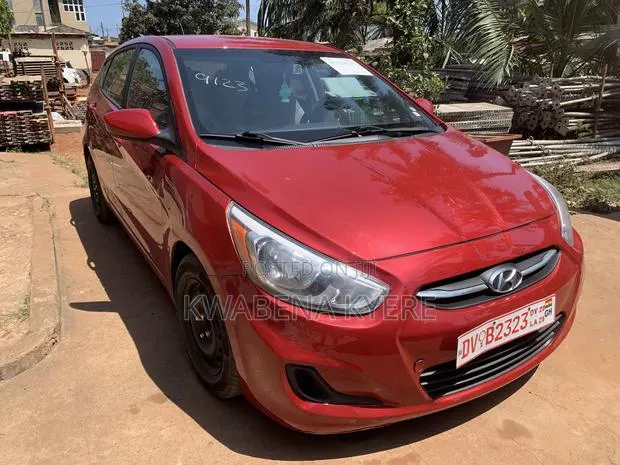 Hyundai Accent SE Hatchback 2016 Red · Photo 1