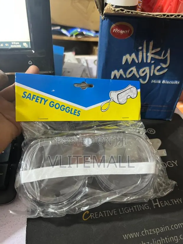 Safety Goggles · Photo 1