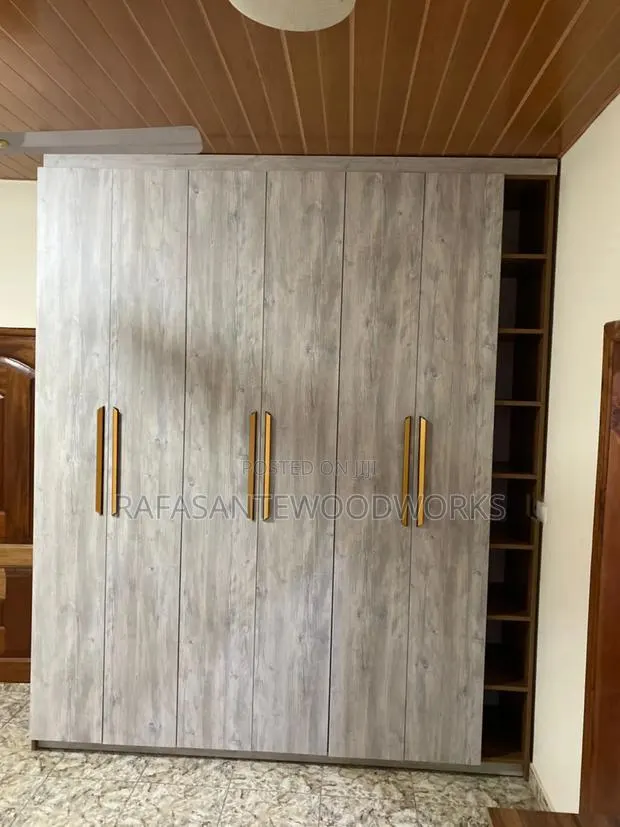 Rafasantewoodworks Wardrobes MDF or Laminated Plywood · Photo 1