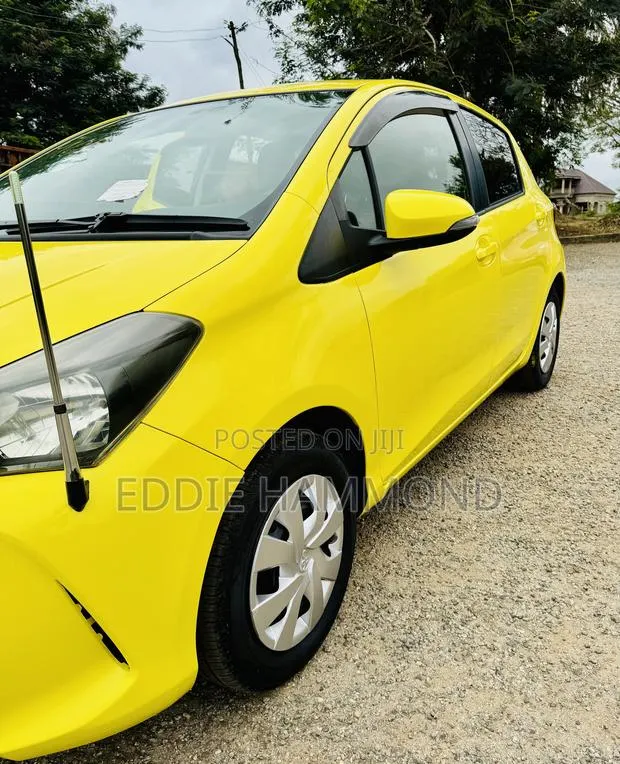 Toyota Vitz 1.3 AWD 5dr 2015 Yellow · Photo 1