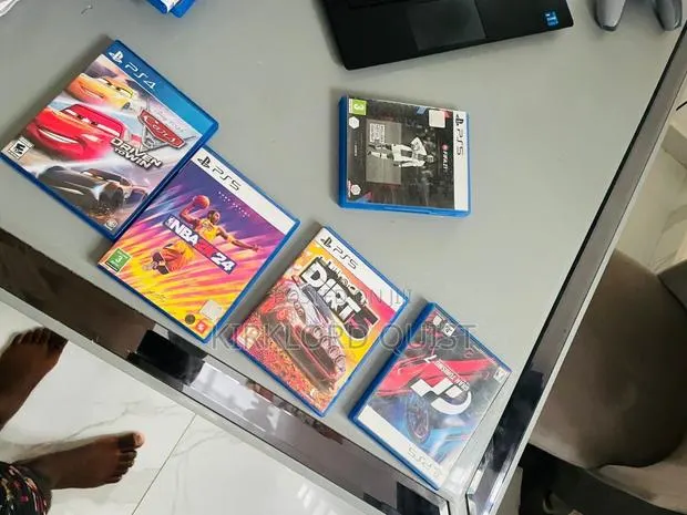 PlayStation 4/5 Games Physical · Photo 1