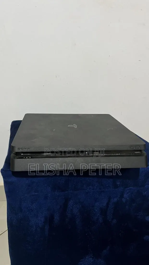 Sony PS4 Slim · Photo 1