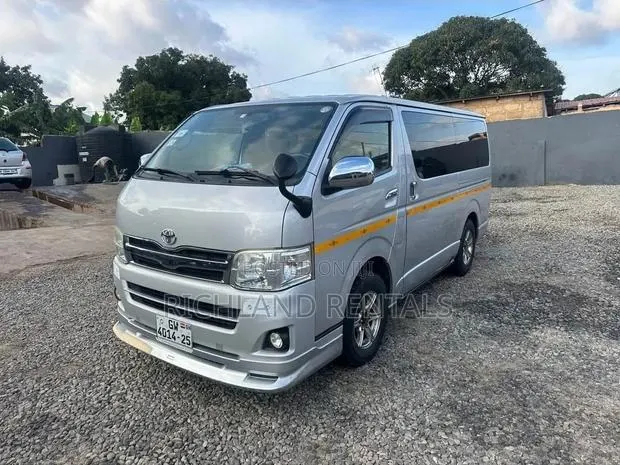 Toyota Hiace · Photo 1