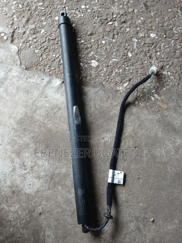 Range Rover Evoque Boot Shocks Sensor Type Available 2017 2018 Model · Photo 1