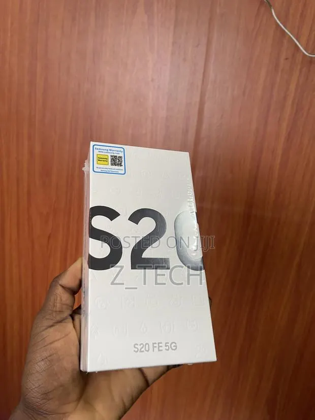 New Samsung Galaxy S20 FE 128 GB Black · Photo 1