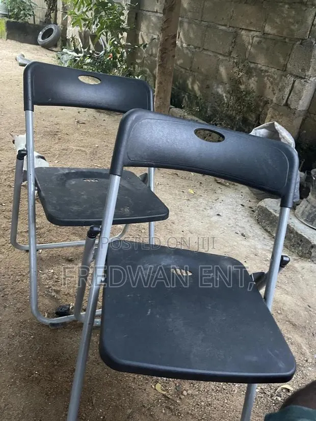 Nice Fordable Metallic Chair · Photo 1