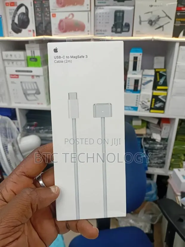 USB C to Magesafe 3 Cable 2m · Photo 1