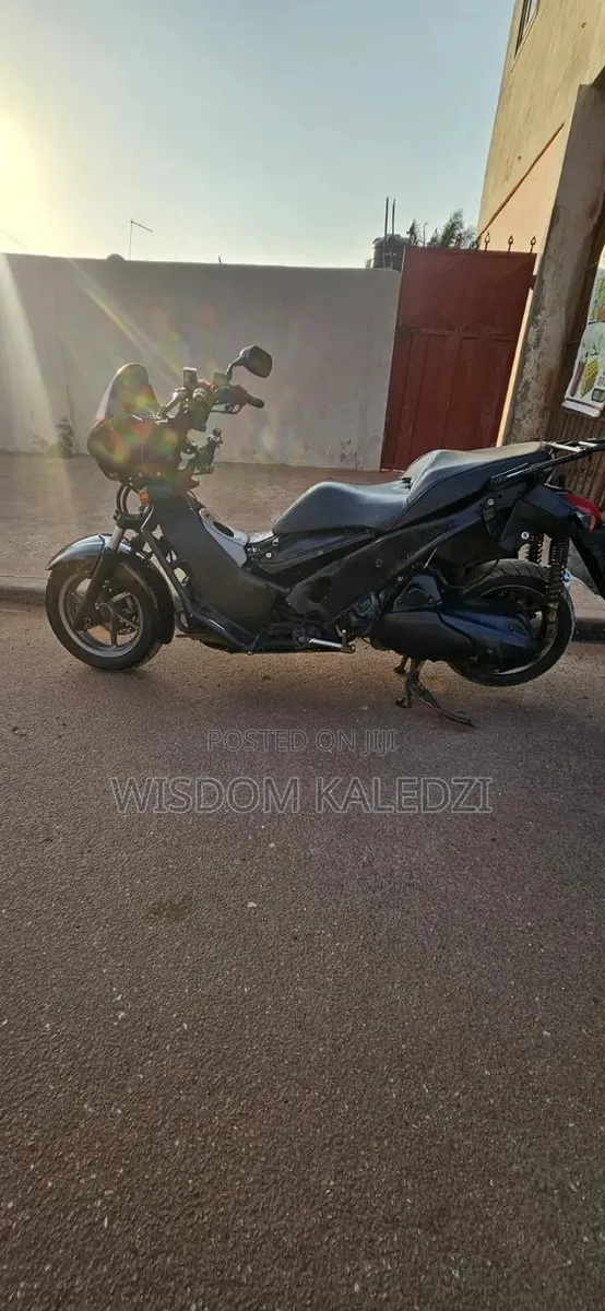 Honda Hornet 2018 Black · Photo 1