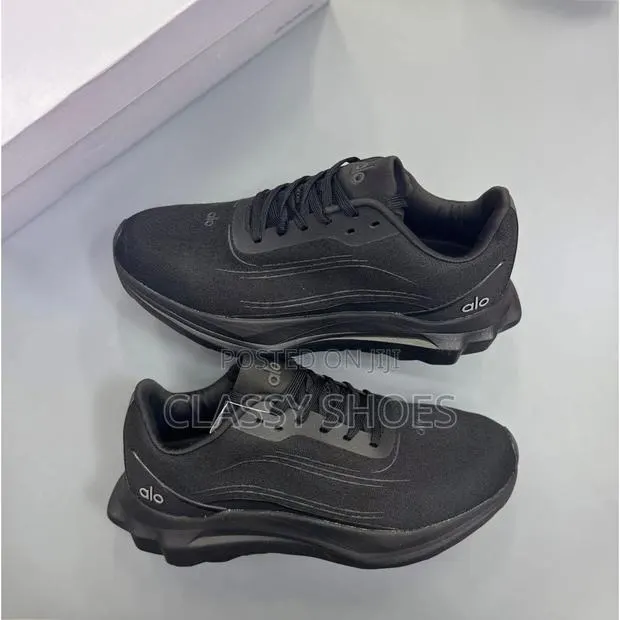 Alo Running Black · Photo 1
