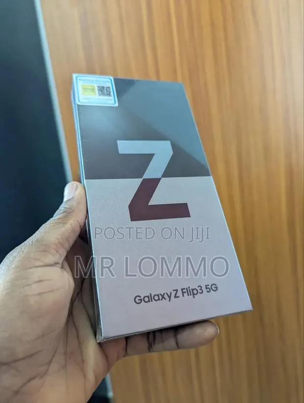 New Samsung Galaxy Z Flip 3 256 GB Black · Photo 1