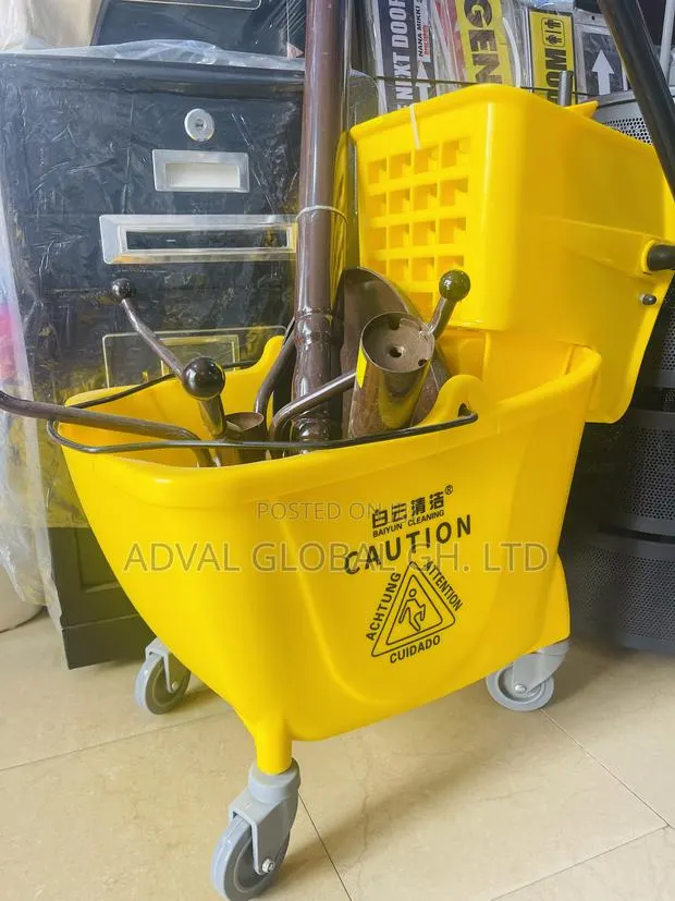 Industrial Mop Bucket · Photo 1