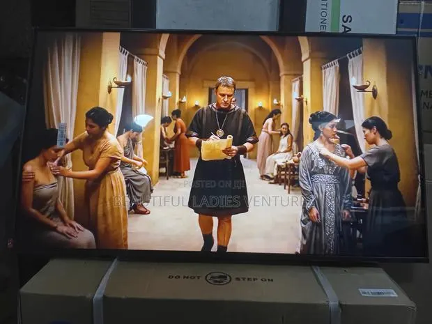 Samsung 43” Smart Tv With Crystal Picture Performance · Photo 1