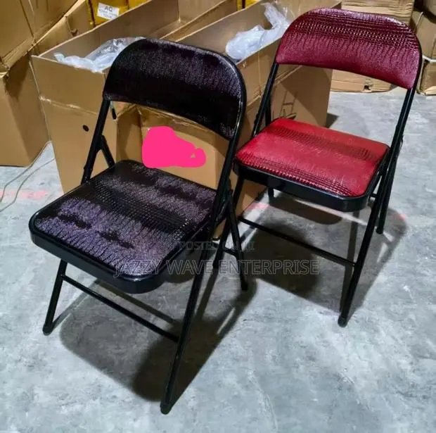 Foldable Metal Chair · Photo 1