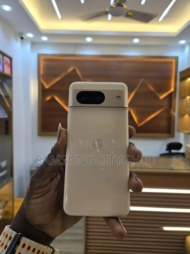 Google Pixel 8 128 GB Gold · Photo 1
