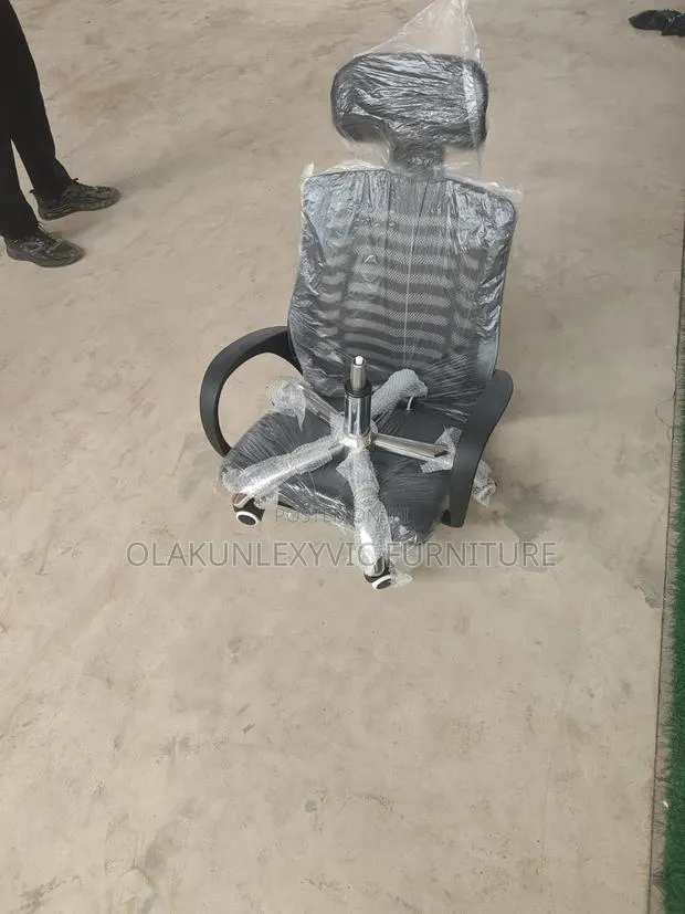 Swivel Chairs · Photo 2