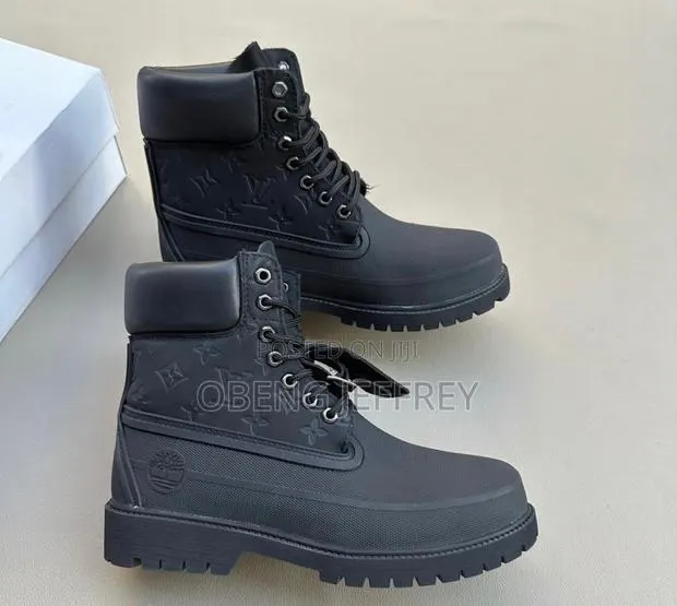 Original Louis Vuitton Timberland Boots Black · Photo 4