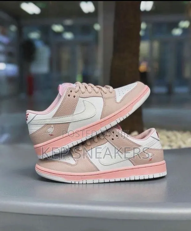 Nike SB Dunk Low Pigeon Pink · Photo 1