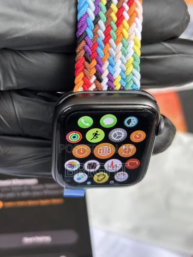 Apple Watch Series 4 · Photo 1
