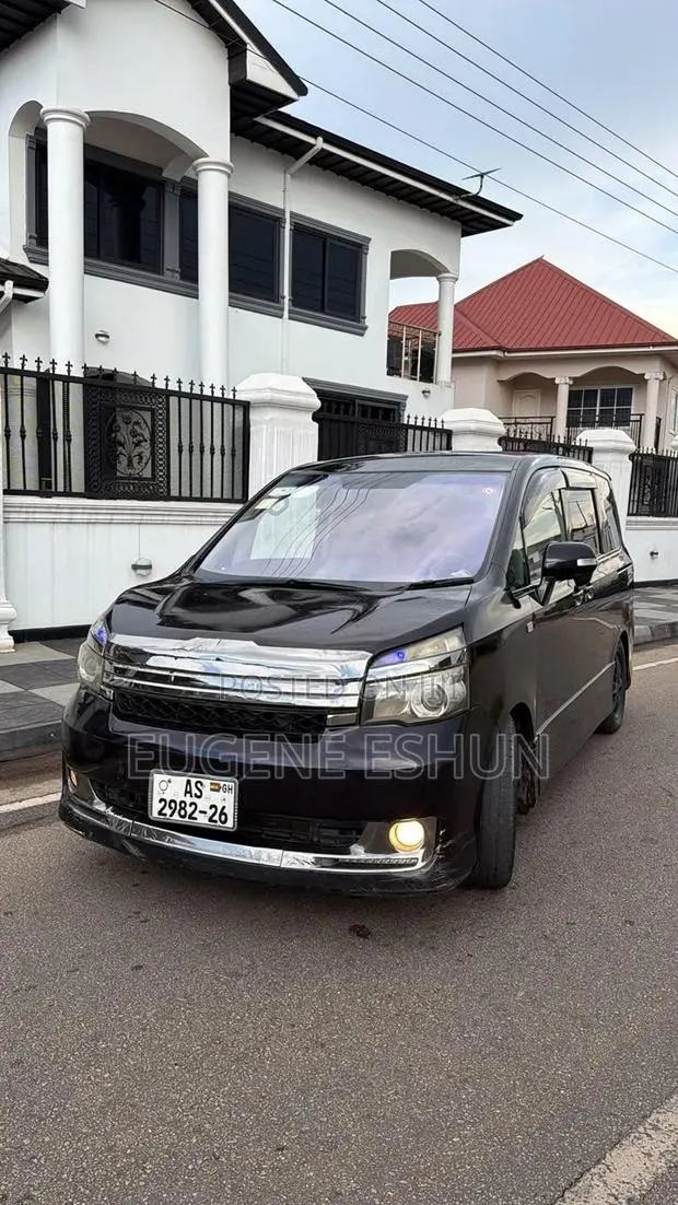 Toyota Voxy 2012 Black · Photo 1