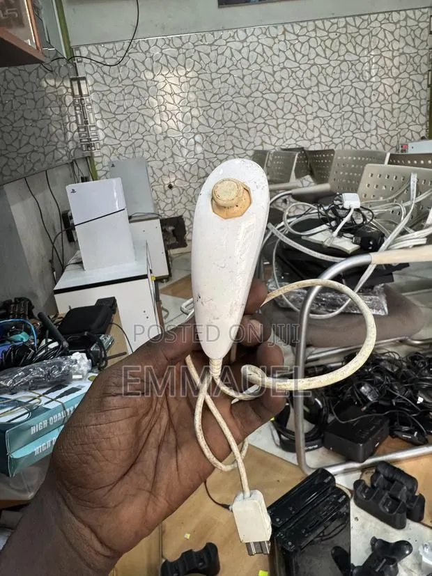 Nintendo Wii Controller · Photo 1