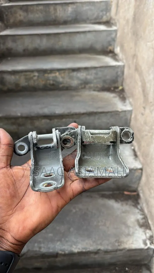 Civic 2017,2018,2019,2020,2021,2022,2023,2024,2025 Front Door Hinges · Photo 1