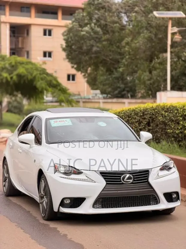 Lexus IS 300 AWD 2016 White · Photo 1