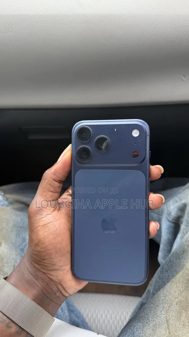 Apple iPhone 17 Pro Max 256 GB Blue · Photo 1
