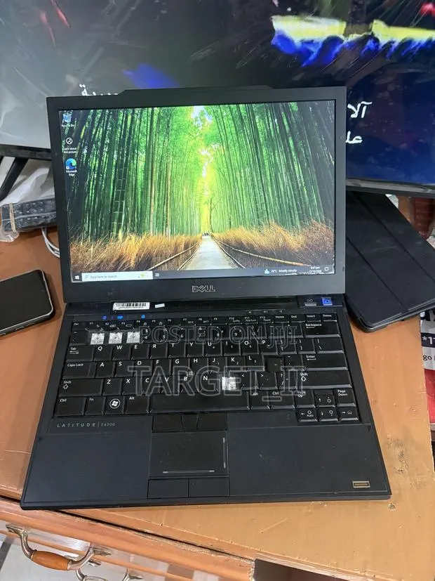 Laptop Dell Latitude E4300 4GB Intel HDD+SSD 140GB · Photo 1