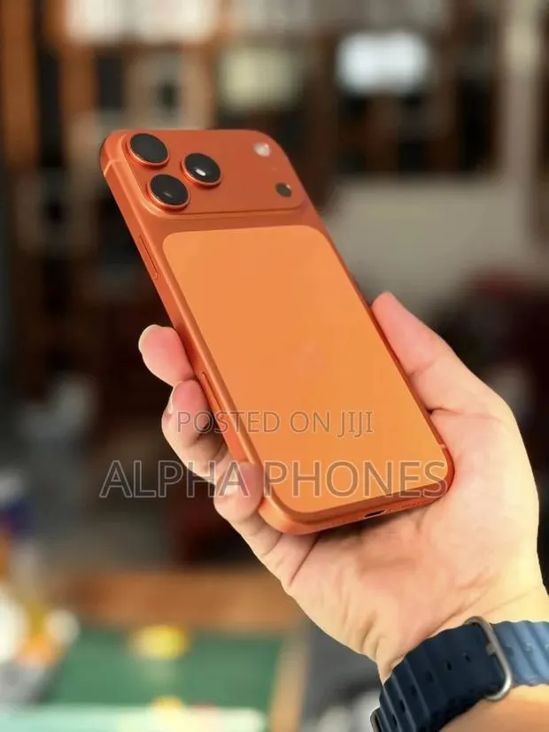 Apple iPhone 17 Pro Max 512 GB Orange · Photo 1