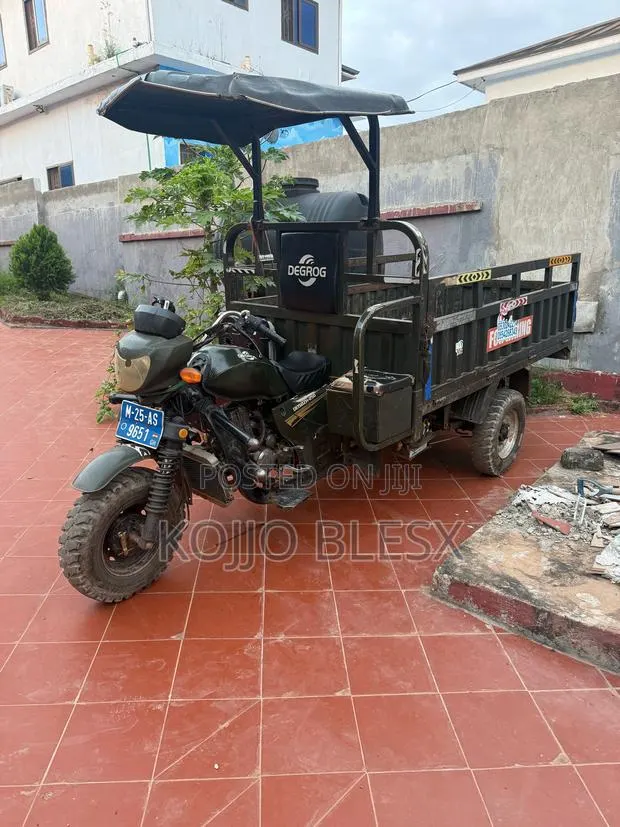 Motorcycle 2025 Green · Photo 1