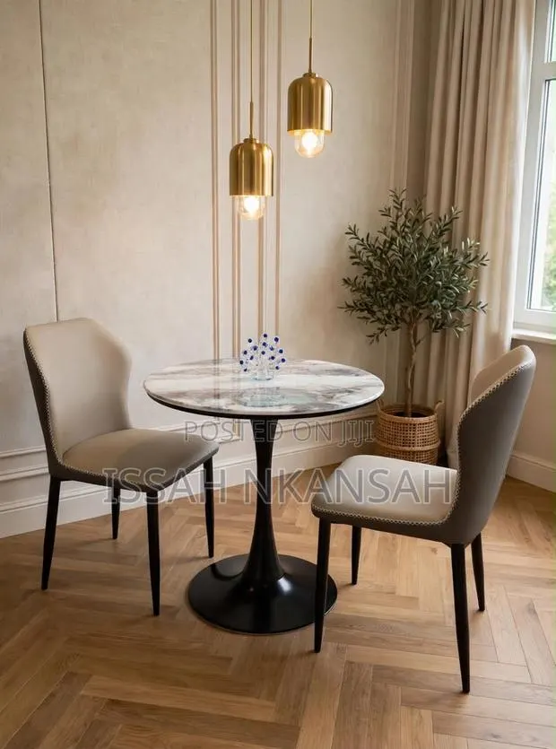 Grey Marble Round Table + Chairs · Photo 1