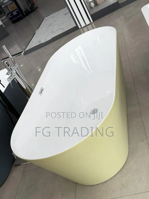 Standfloor Bathtub - Master Bedroom Bathtub · Photo 1