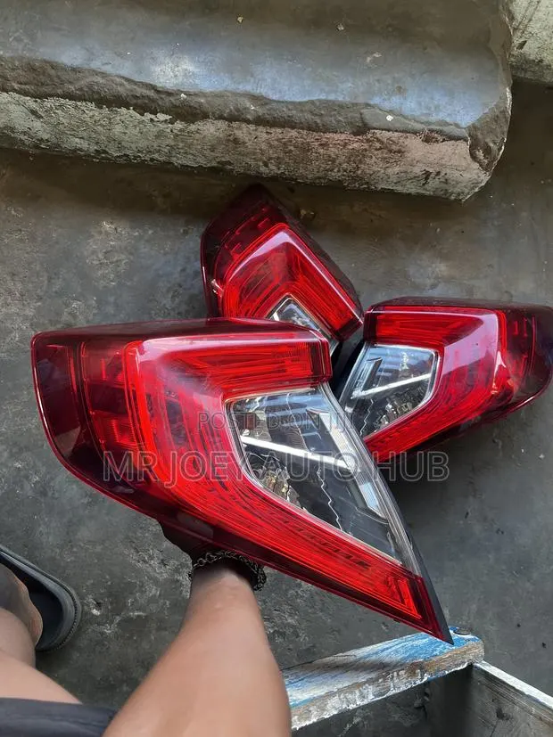 Honda Civic 2016 2017 2018 2019 2020 2021 Tail Light · Photo 1