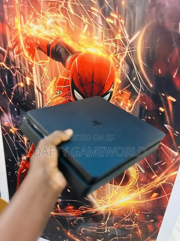 PS4 Slim Uk Used · Photo 1