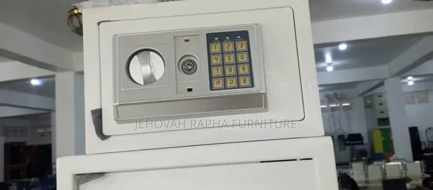 Mini Portable Money Safe · Photo 1