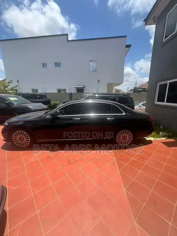 Mercedes-Benz E300 2020 Black · Photo 1