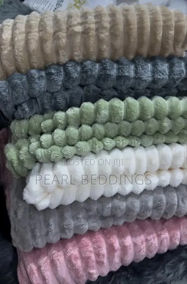 High Quality Heavy Comfy Cozy Plush Soft Blanket Available in 2 Design · Photo 1