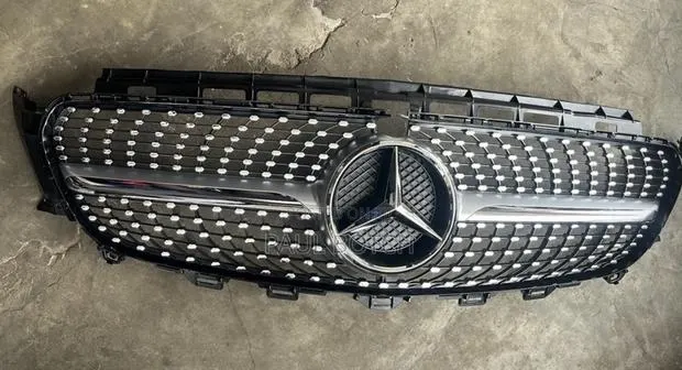 Mercedes-Benz Aftermarket Diamond Style Front Grille. · Photo 1