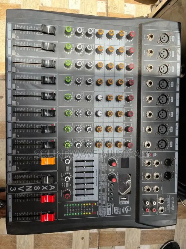 Ax8nv3 Yamaha 8 Channel Mixer · Photo 1