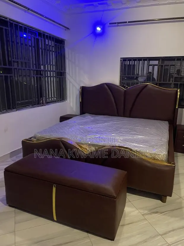 Queen Size Bed · Photo 1