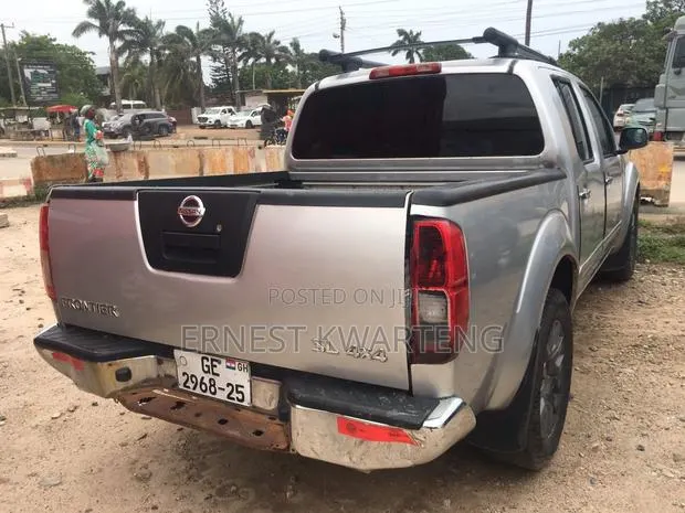 Nissan Frontier 2014 Gray · Photo 1