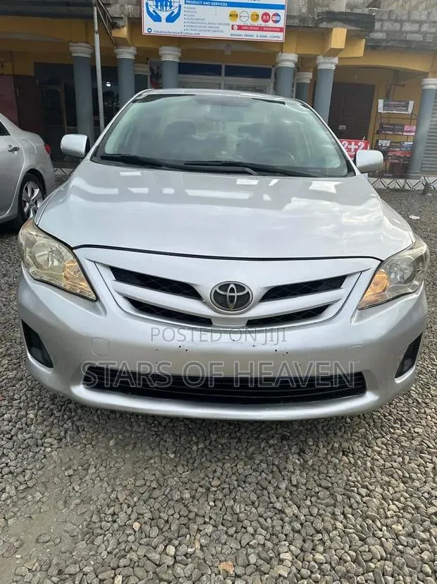 Toyota Corolla 2013 Silver · Photo 1