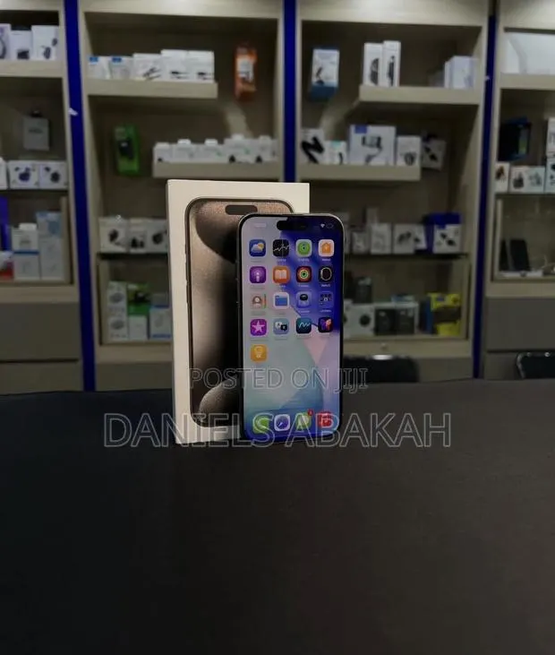 New Apple iPhone 15 Pro Max 512 GB Silver · Photo 1