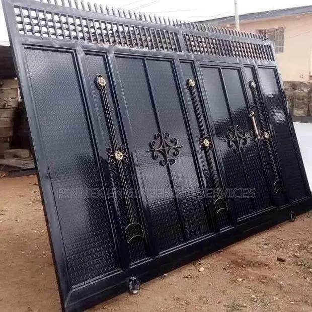 Black Gate / Entrance Gate / Main Gate · Photo 1