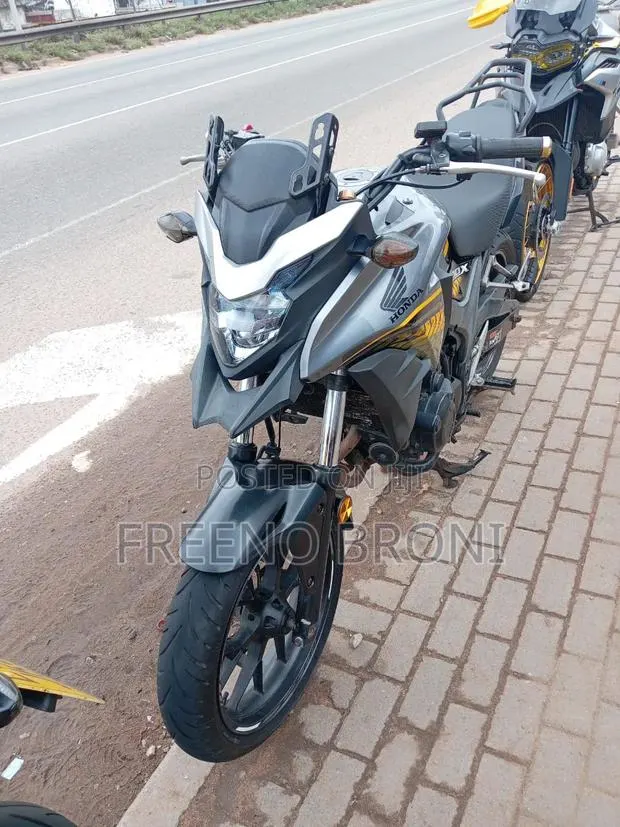 Honda CB 2018 Yellow · Photo 1