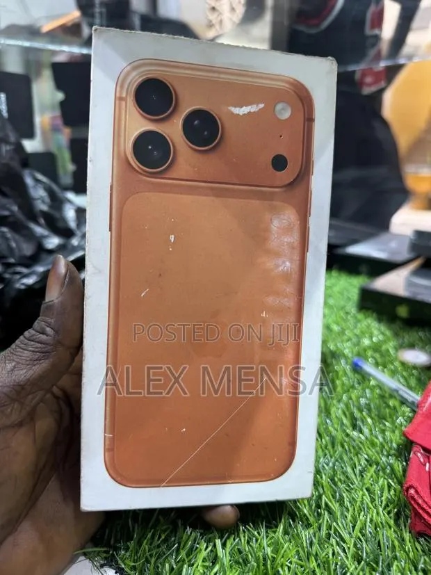 New Apple iPhone 17 Pro Max 256 GB Orange · Photo 1